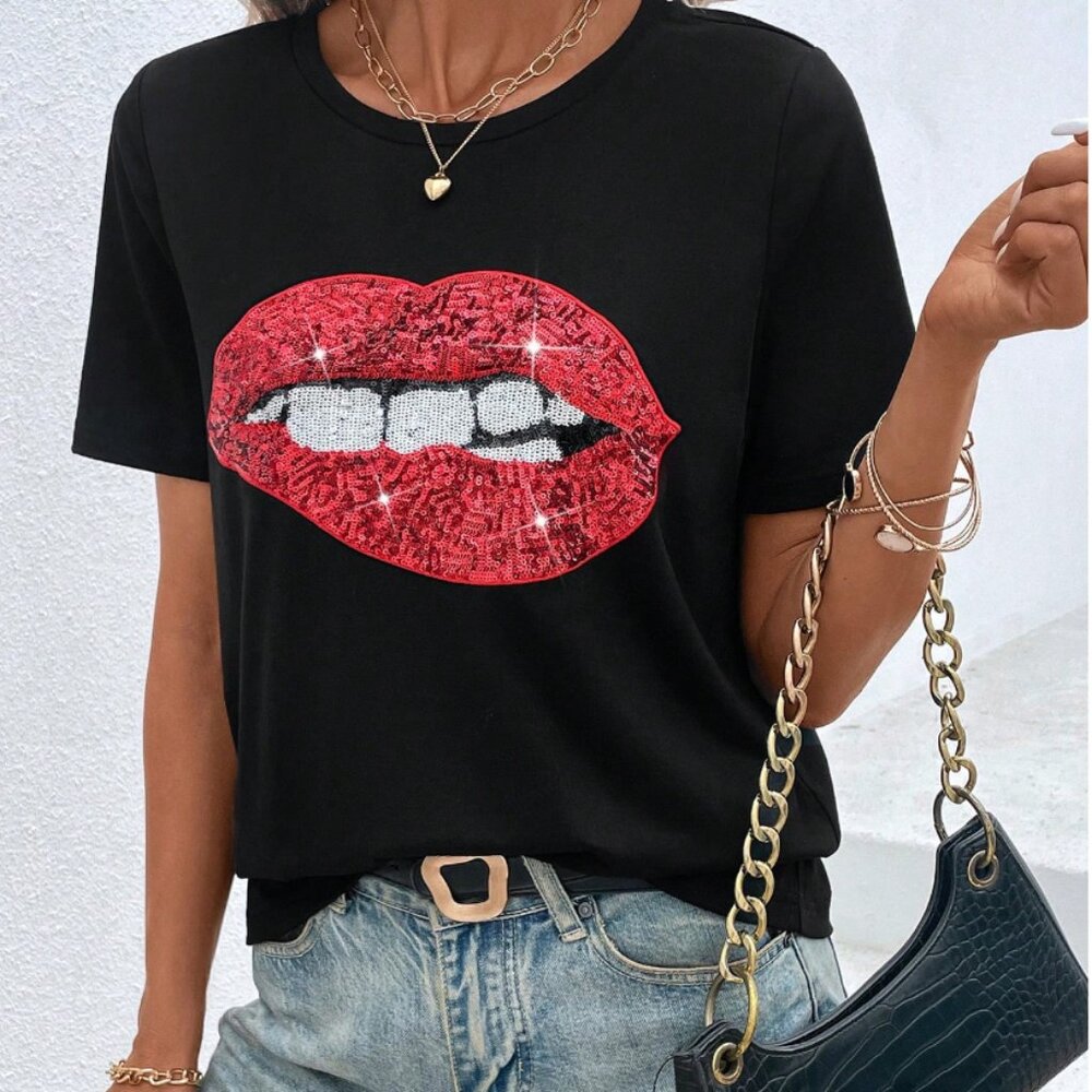 😭 KISS ME Black Sequin Lips Tee Shirt Valentines day - Picture 2 of 6